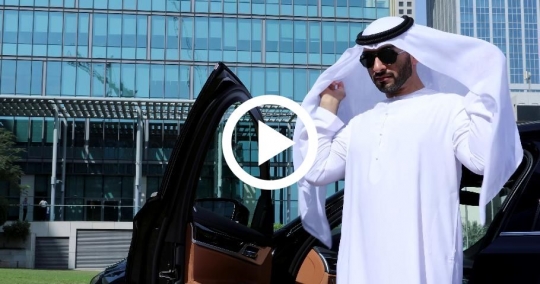 Middle Eastern Businessman wears his sunglasses and fixes his kandoura |-
