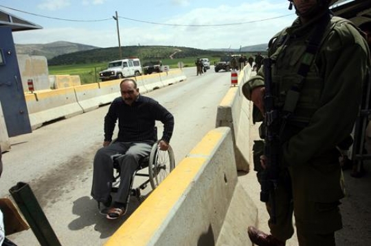 Palestinians at Israeli checkpoint