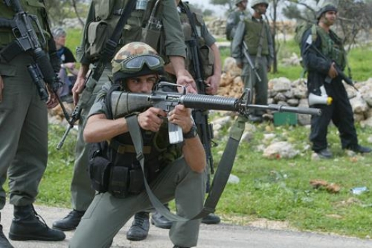 israeli soldiers shoot