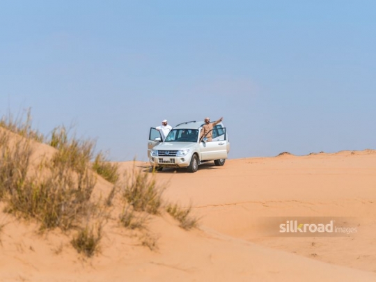 Friends stopping in the desert