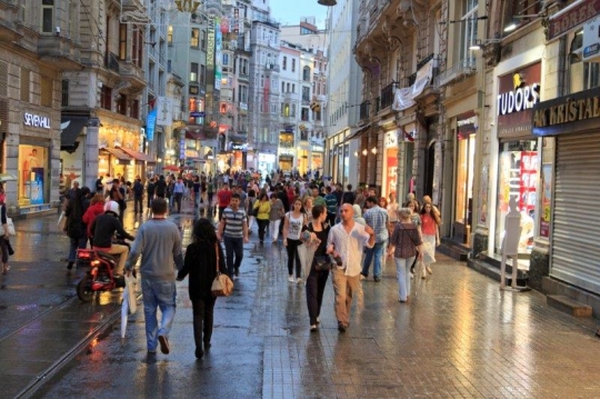 people in the market