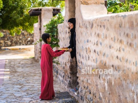 Sharing food between neighbors|-