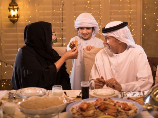 Giving puff pastry to kid|-