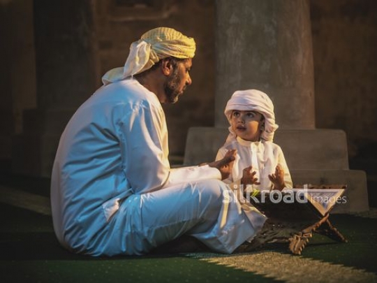 Old man storytelling |-