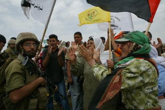 palestinians protesters laughi