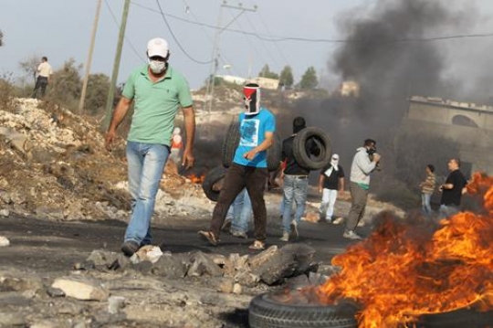 Brave Palestinian youth