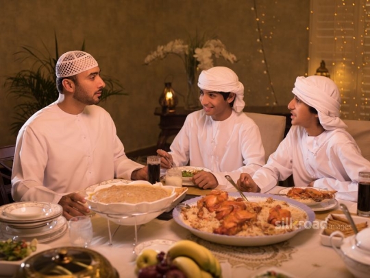 Father in conversation with teenage boys|-