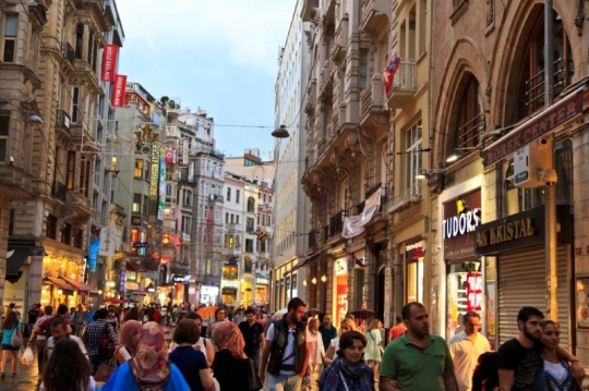 people in the market