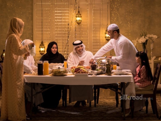 Serving food and drinks|-