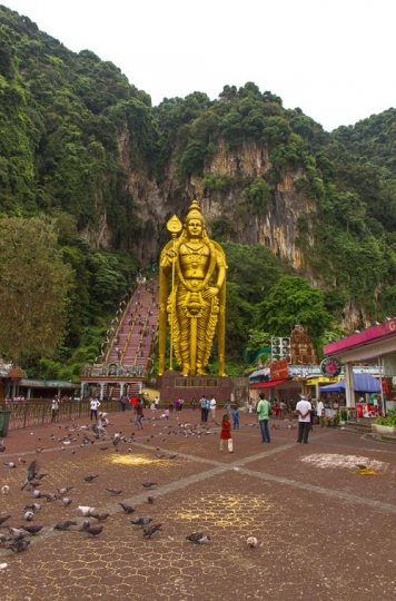 statue of hindu god muragan at batu caves,kuala-lumpur,malaysia