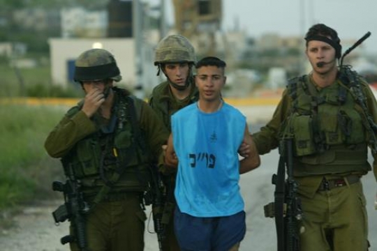 israeli soldier arresting palestinian 