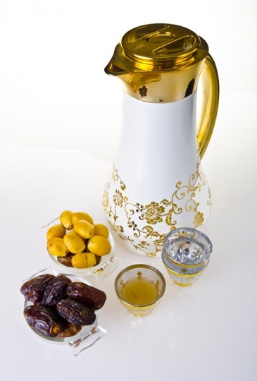 arabic coffee and dates