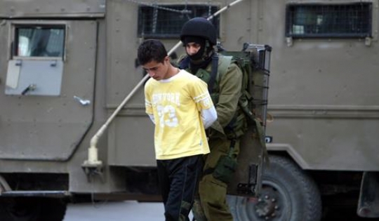 israeli soldier arresting palestinian 