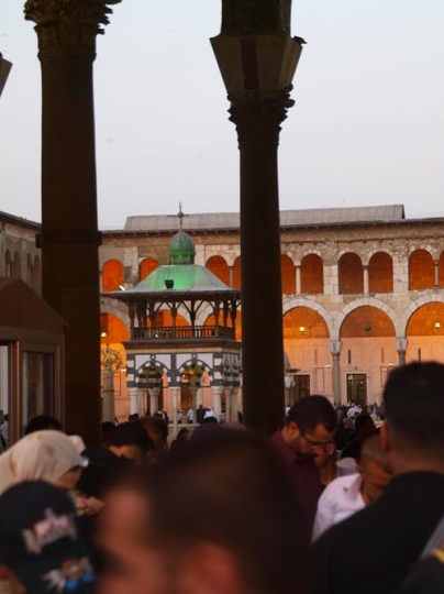 people in the market in syria