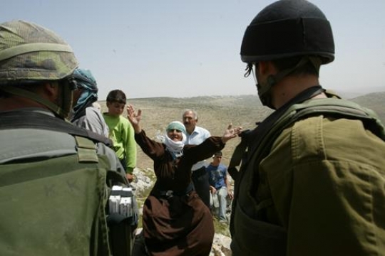 palestinian woman praying