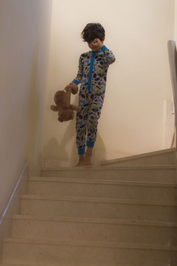 Arab kid walking down the stairs|-