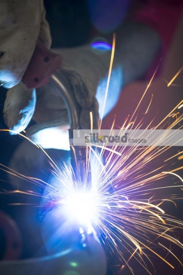 Using a machine to cut an item for the car|