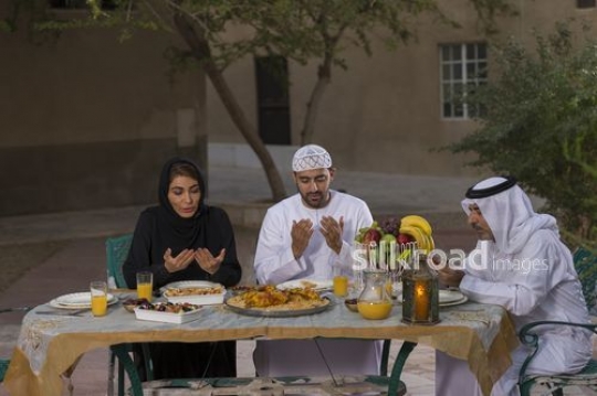 REPLACE - Arabian family praying before Iftar|-