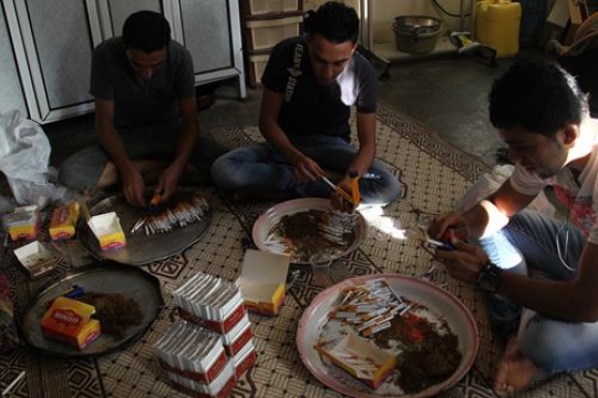 manufacture of cigars manually