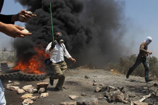 Palestinian youth fighting
