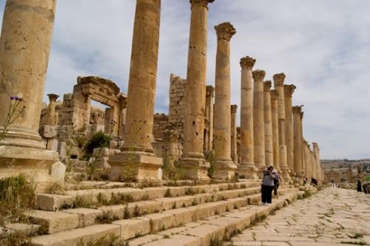 long colonnaded street in antique town jerash in Jordan