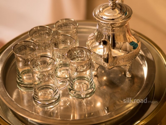 Silver tea pot with glass cups
