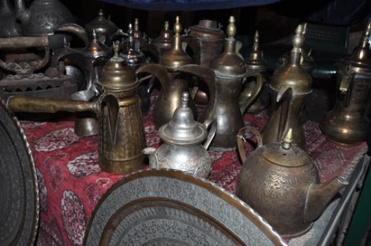 old metal kettle in jara souq