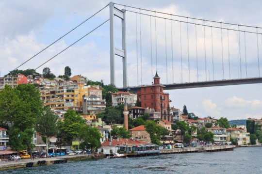 hanging bridge in istanbul