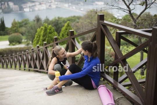 Girl having rest on the stairs after sport|Spor sonrasi merdivenlerde dinlenen kizlar