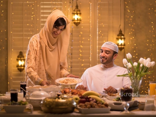 Couple having iftar|-