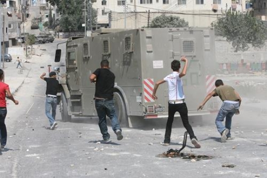 Palestinians fighting