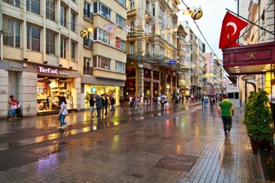 people in the market