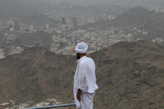 A man on a mountain Thawr 