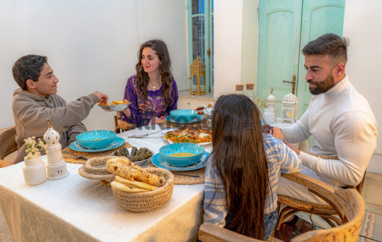 family-eftar-food-ramadan-table-01