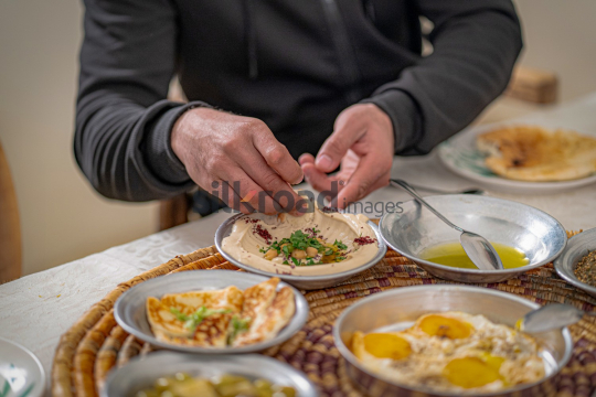 family-ramadan-eftar-food-eating-062
