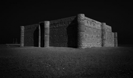 qasr al kharana in black and white