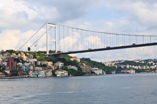 hanging bridge in istanbul