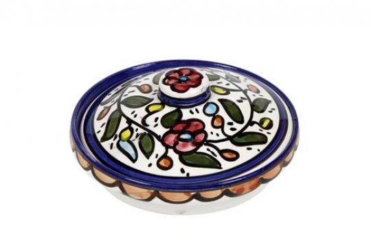 Ceramic ornamented plate with cover